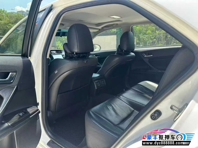 13年丰田锐志轿车抵押车出售