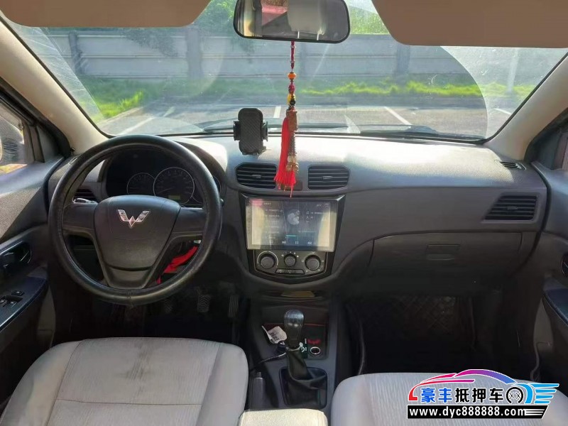 17年五菱五菱宏光S轿车抵押车出售