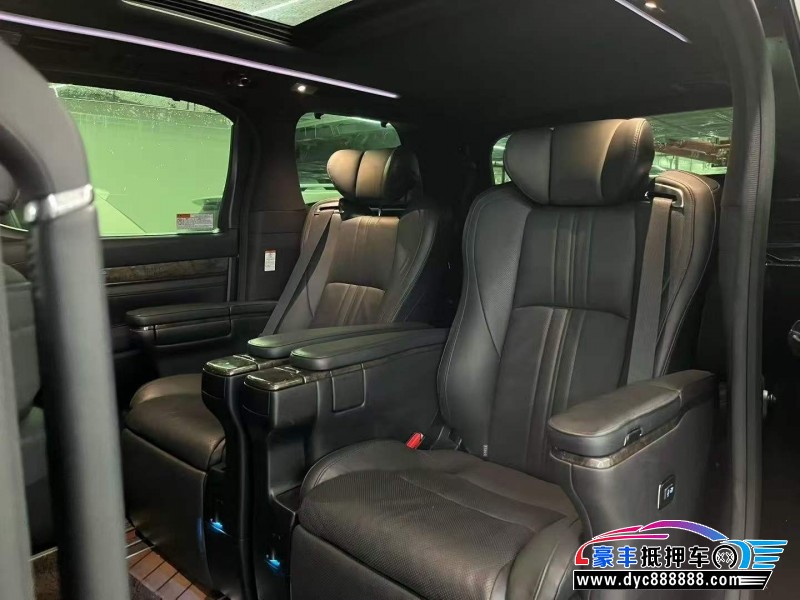 20年丰田埃尔法轿车抵押车出售