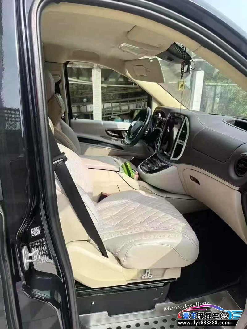 19年奔驰威霆轿车抵押车出售