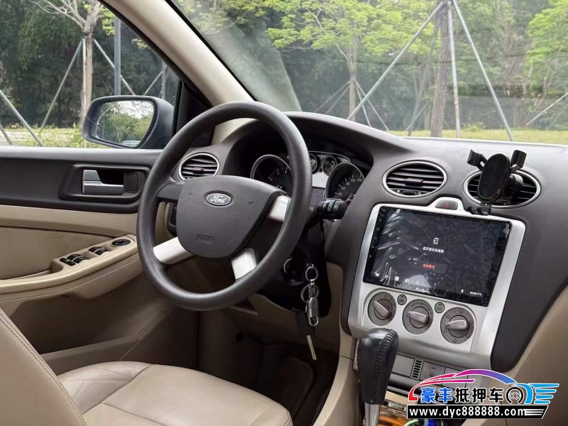 12年福特福克斯轿车抵押车出售