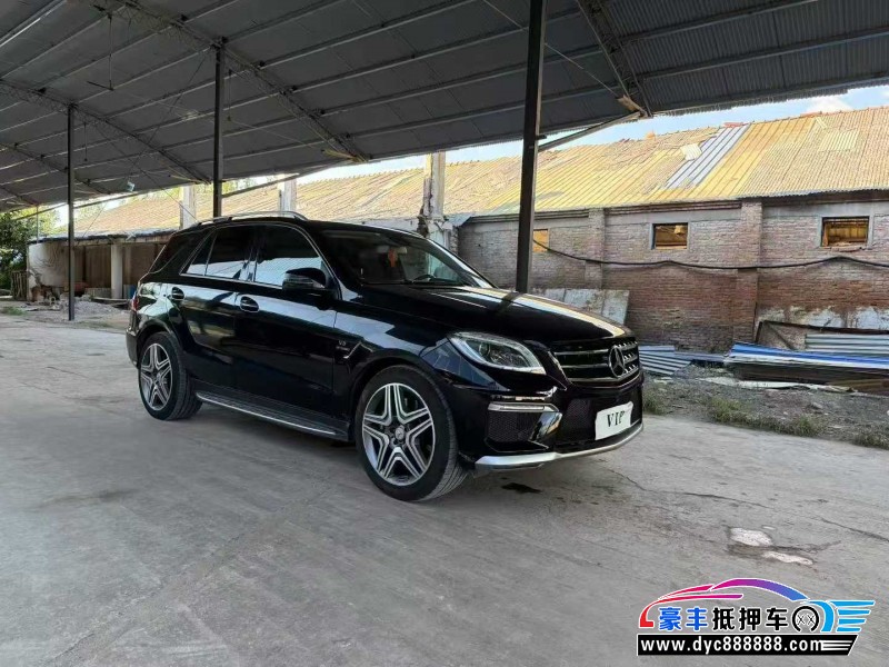 15年奔驰M级轿车抵押车出售