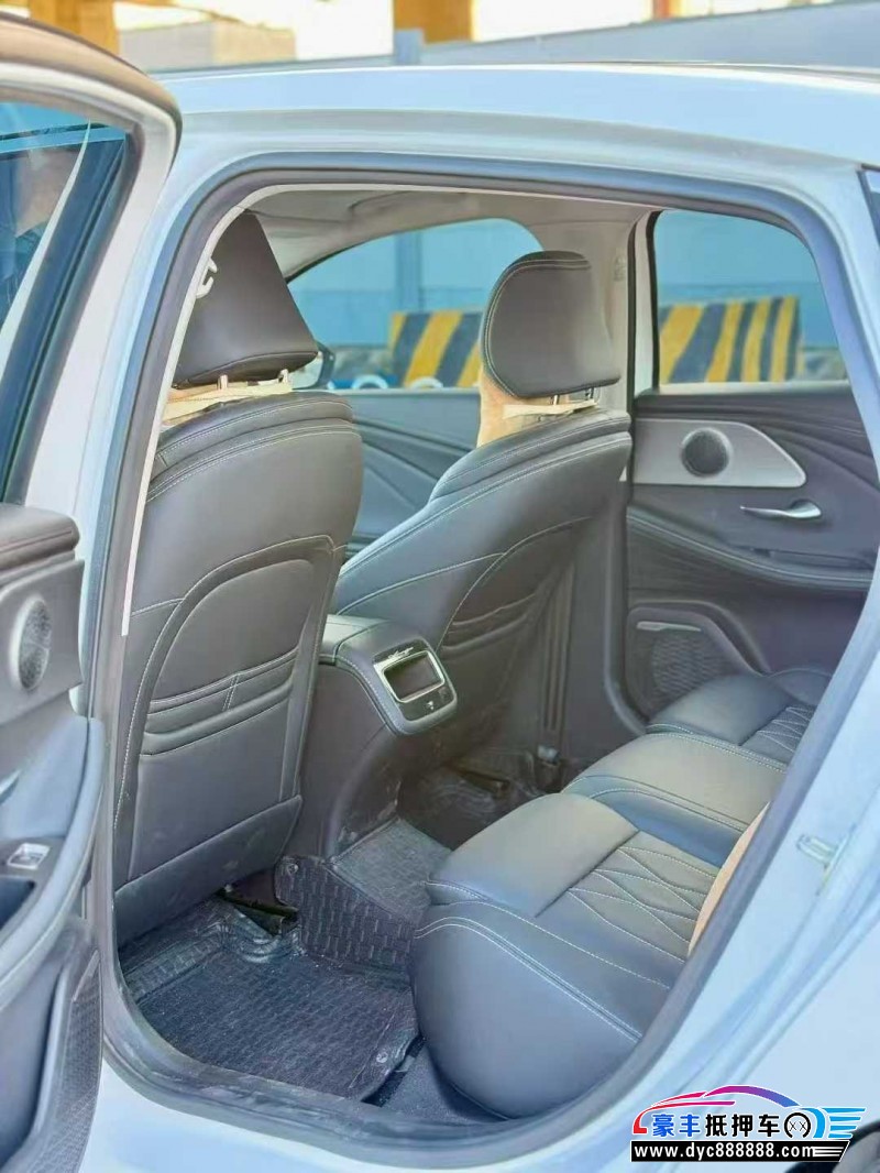 25年奇瑞艾瑞泽轿车抵押车出售