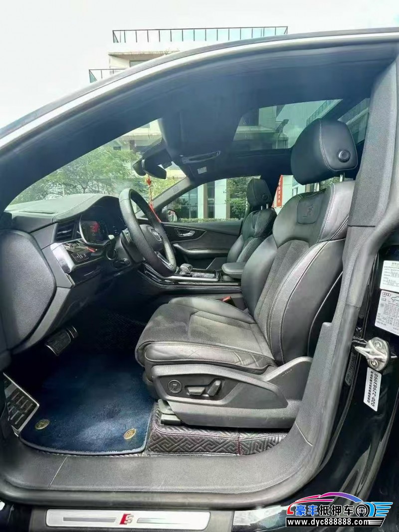 22年奥迪Q8轿车抵押车出售