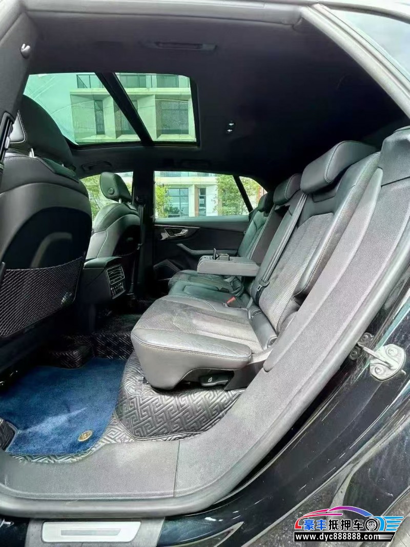 22年奥迪Q8轿车抵押车出售