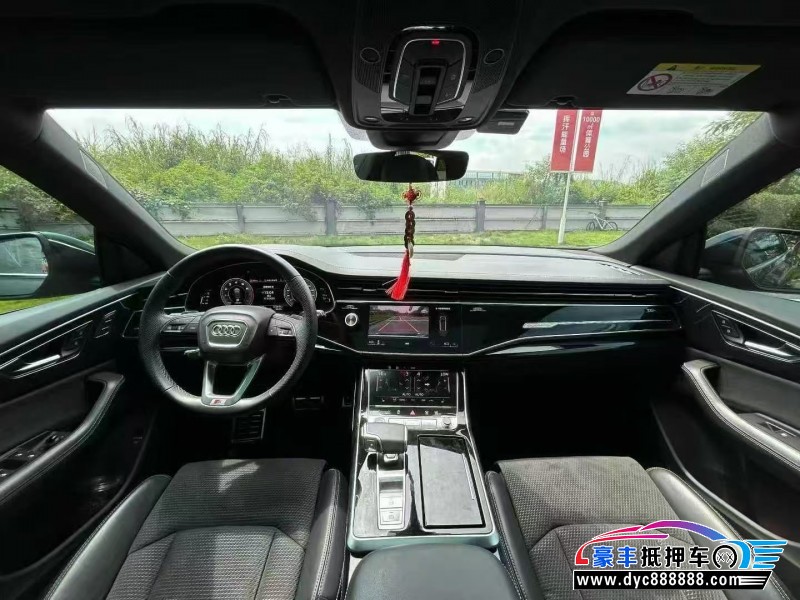 22年奥迪Q8轿车抵押车出售