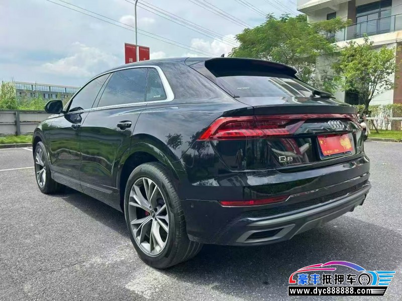 22年奥迪Q8轿车抵押车出售