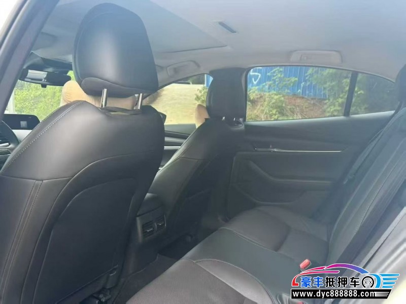 25年马自达昂克赛拉轿车抵押车出售