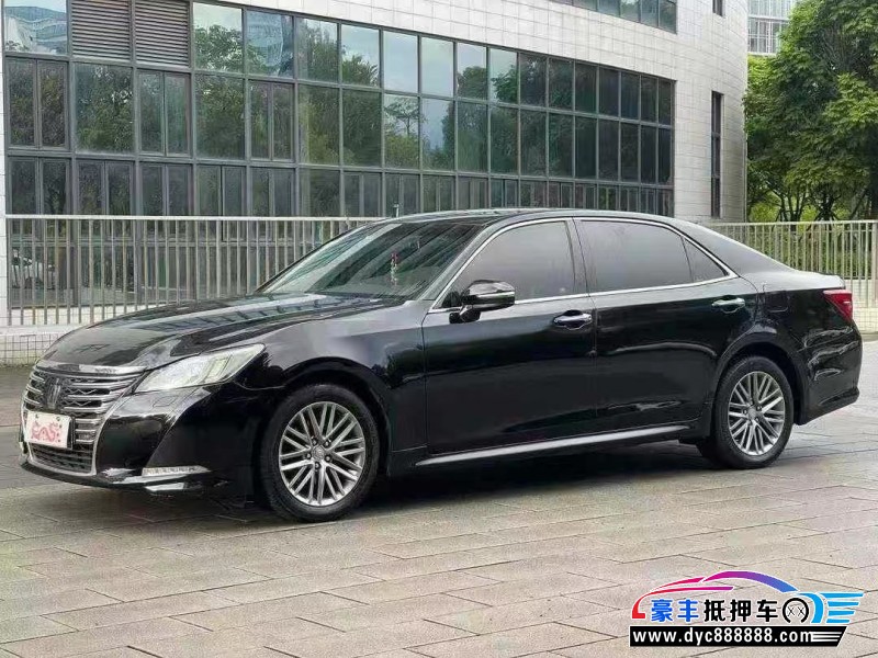 18年丰田皇冠轿车抵押车出售