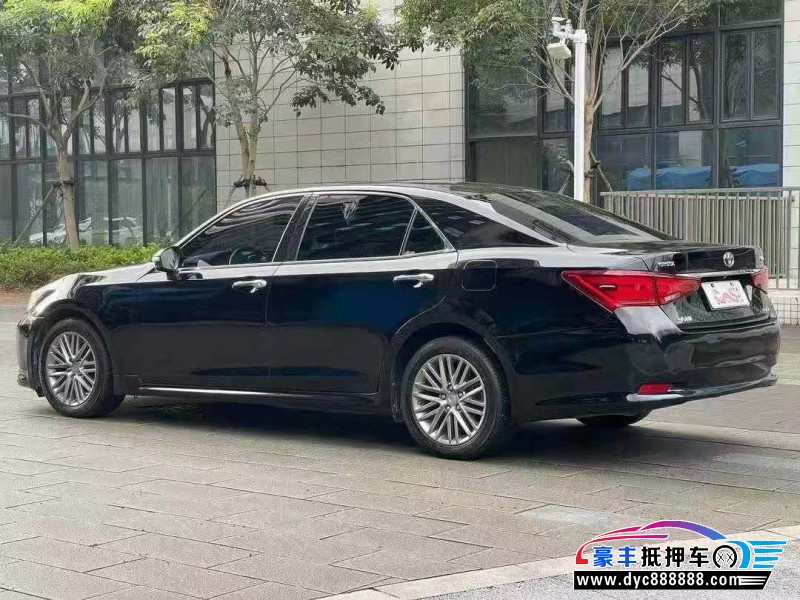 18年丰田皇冠轿车抵押车出售