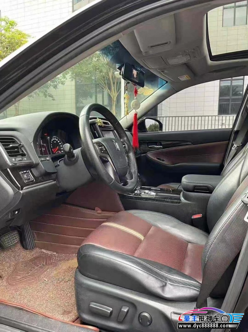 18年丰田皇冠轿车抵押车出售