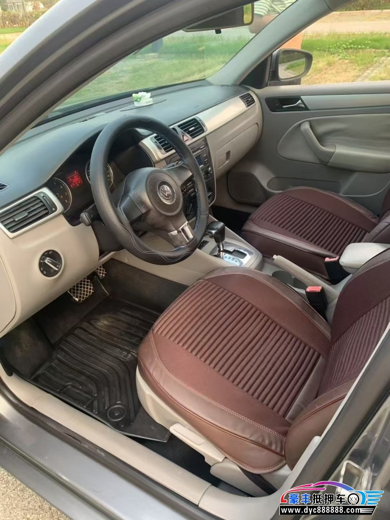 13年大众宝来轿车抵押车出售