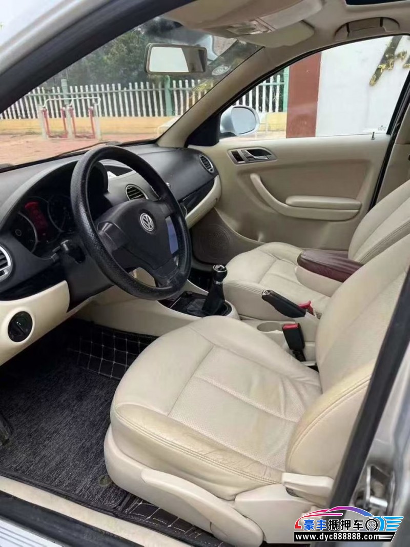 10年大众朗逸轿车抵押车出售