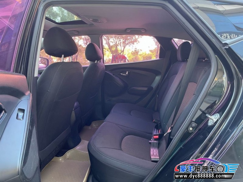 13年现代ix35轿车抵押车出售