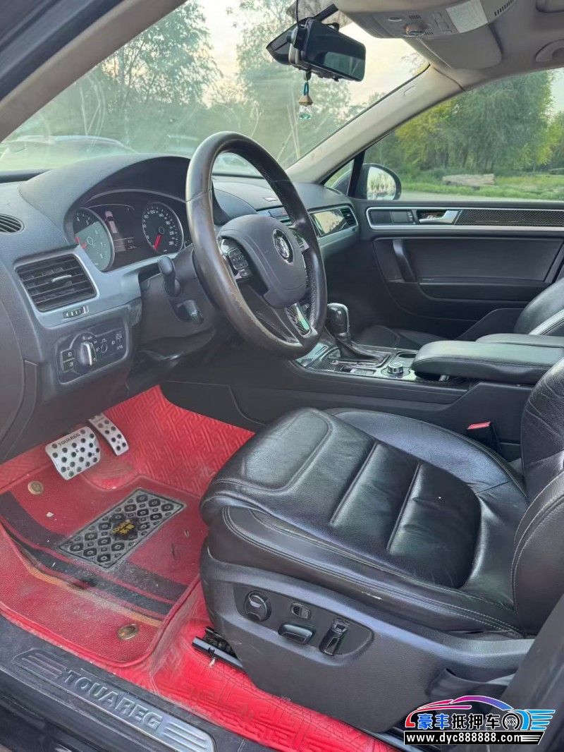 13年大众途锐轿车抵押车出售