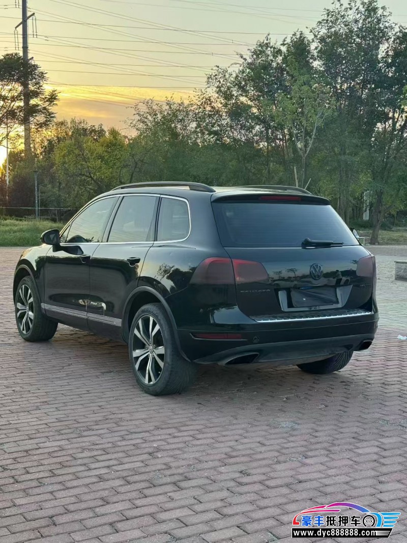 13年大众途锐轿车抵押车出售