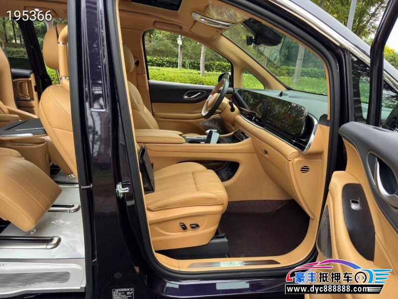 24年岚图梦想家轿车抵押车出售