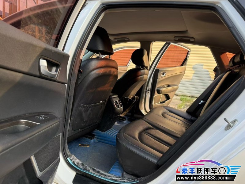 19年起亚K5轿车抵押车出售