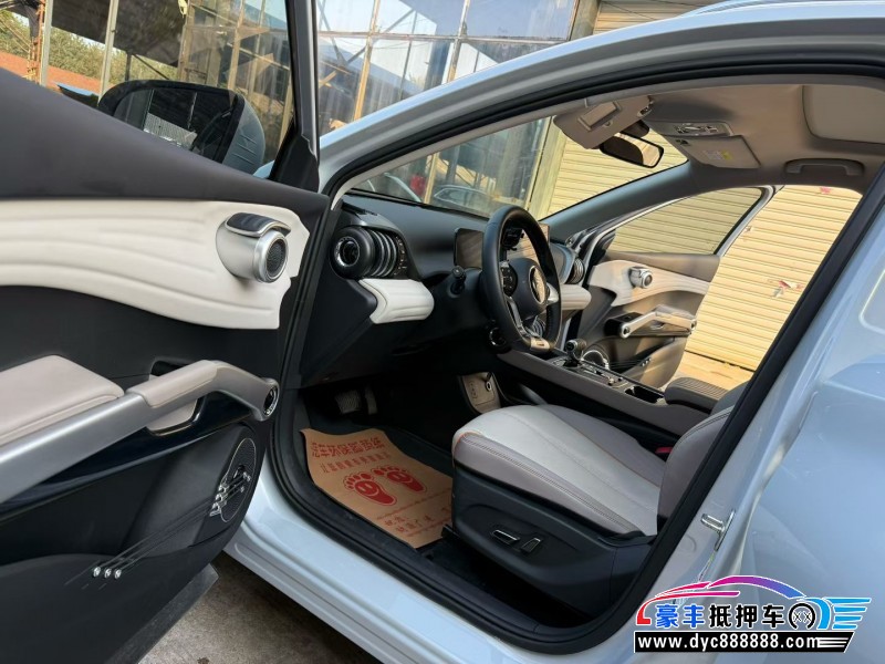 24年比亚迪元轿车抵押车出售