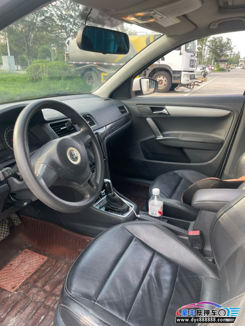 14年大众朗行轿车抵押车出售