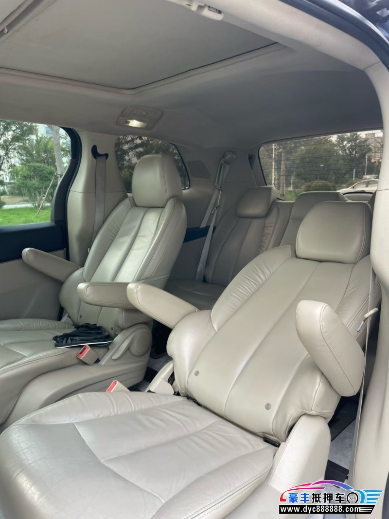 15年别克GL8轿车抵押车出售