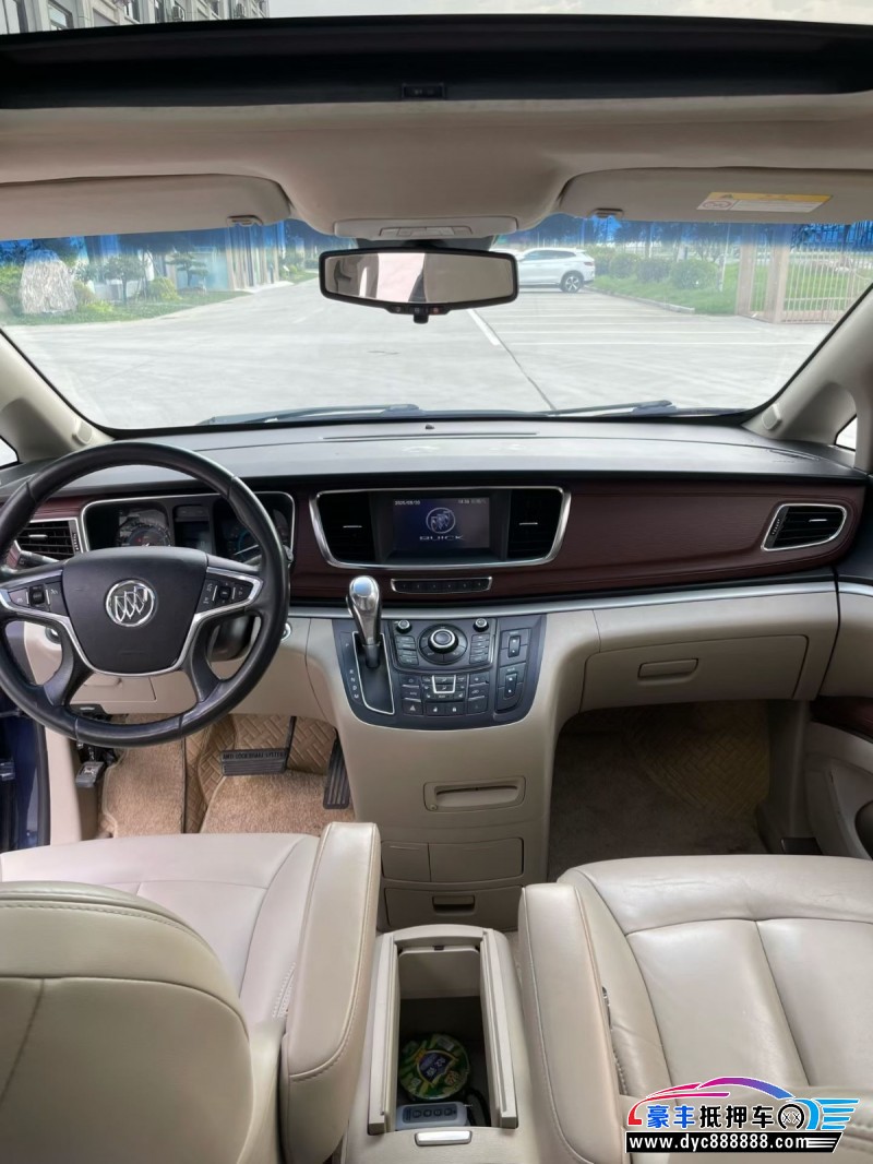 15年别克GL8轿车抵押车出售