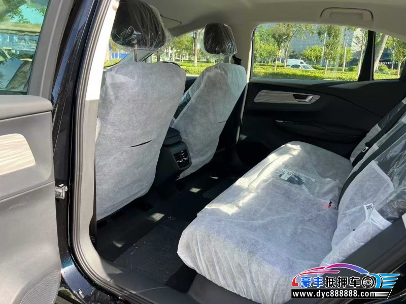 25年红旗EQM5轿车抵押车出售