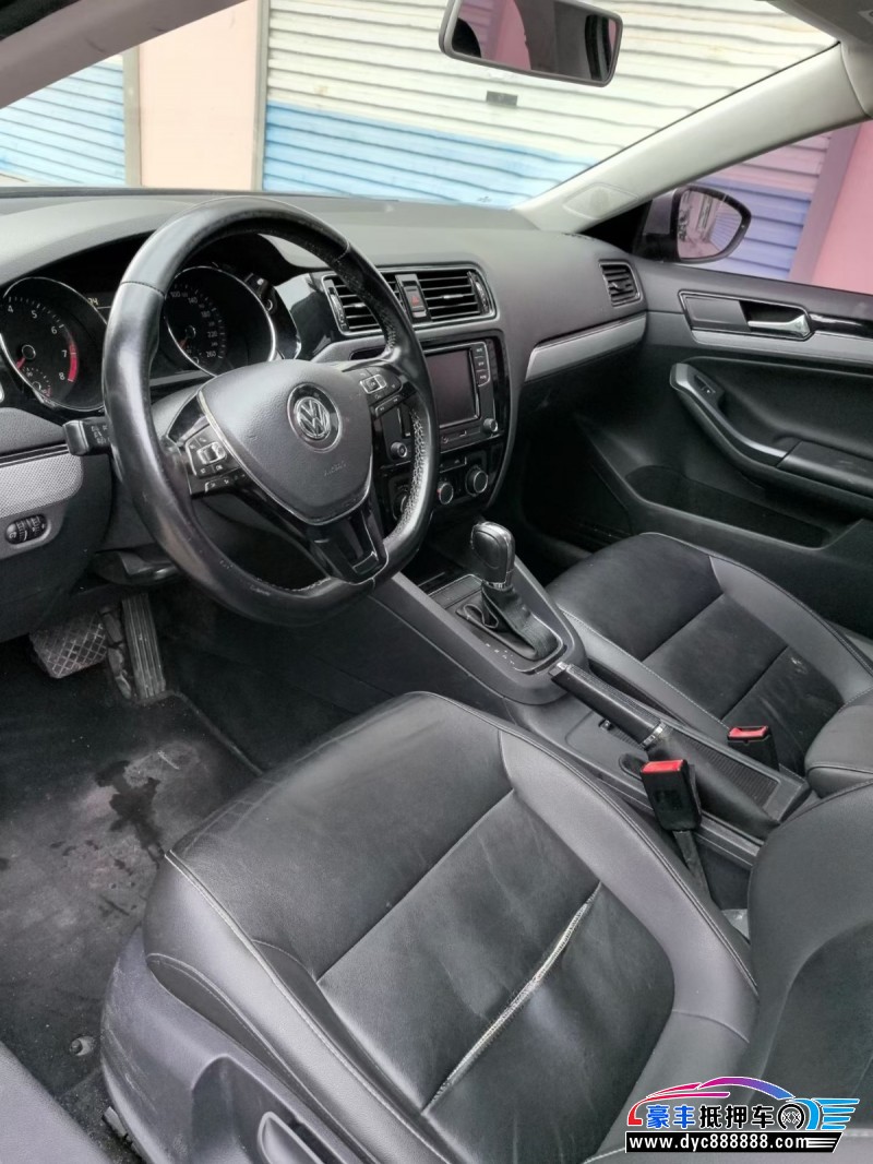 17年大众速腾轿车抵押车出售