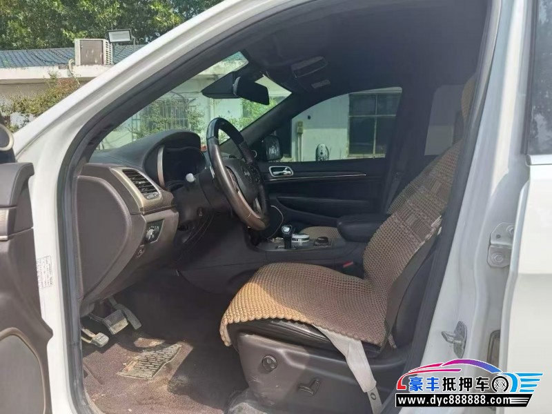 14年Jeep大切诺基轿车抵押车出售