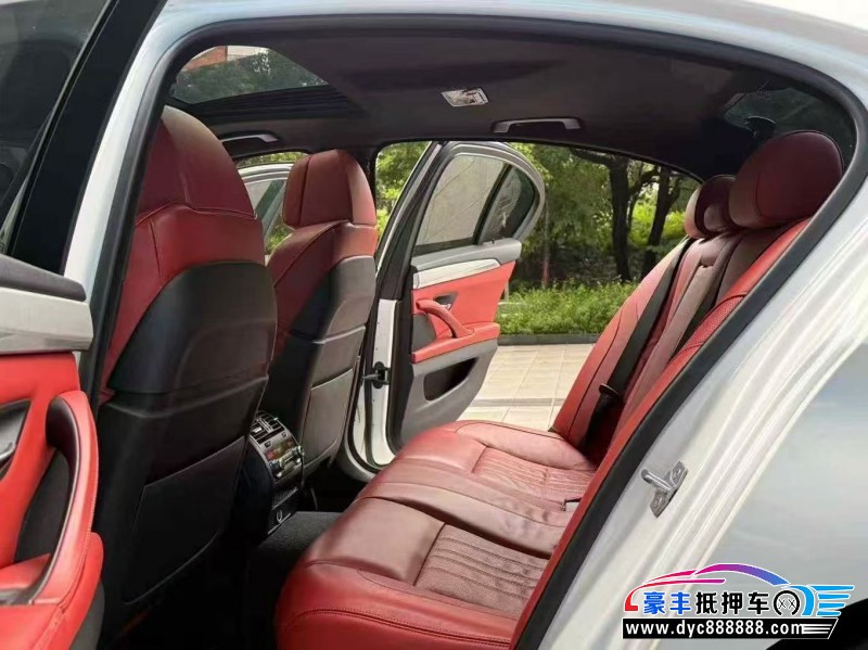 15年宝马M5轿车抵押车出售