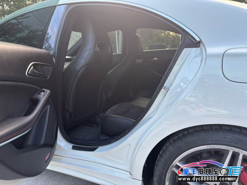 16年奔驰CLA轿车抵押车出售