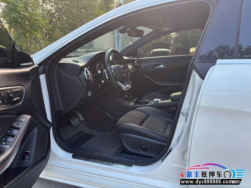 16年奔驰CLA轿车抵押车出售