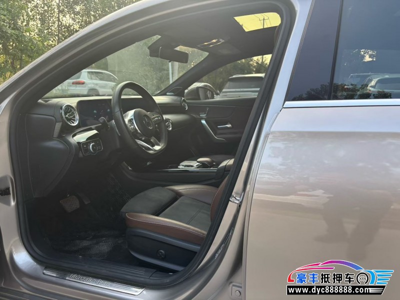 20年奔驰A轿车抵押车出售