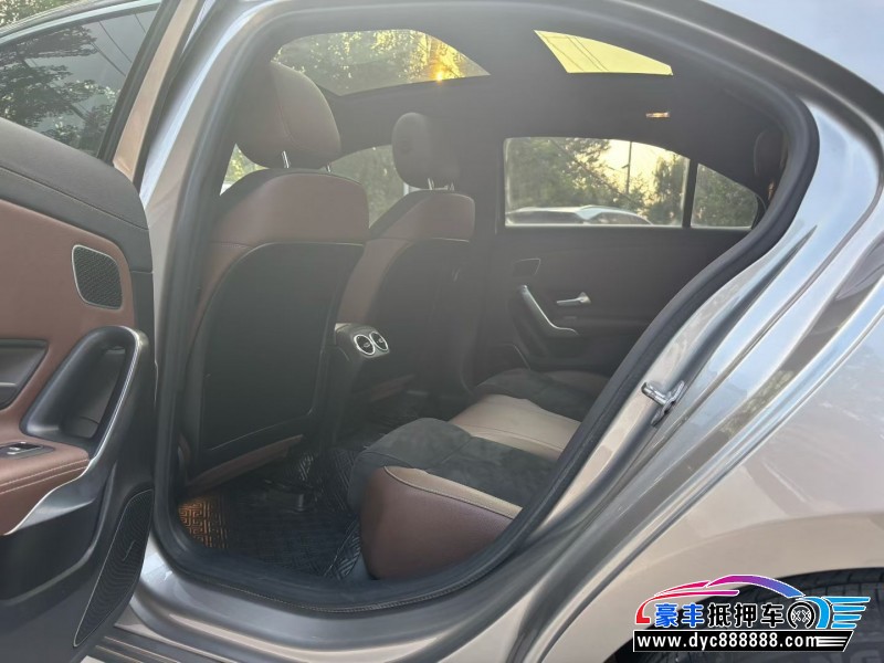 20年奔驰A轿车抵押车出售