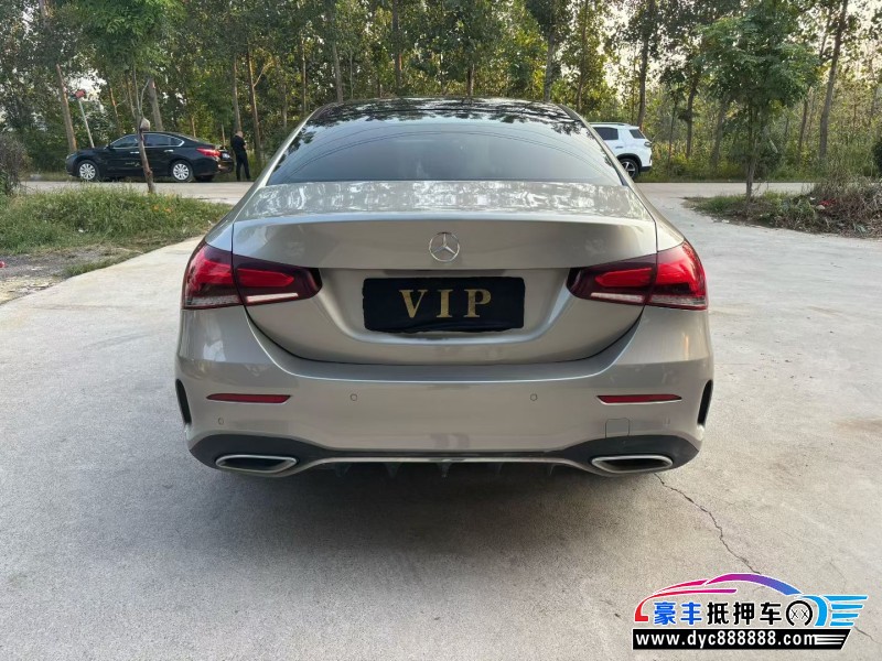 20年奔驰A轿车抵押车出售