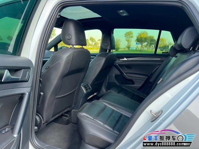 17年大众高尔夫轿车抵押车出售