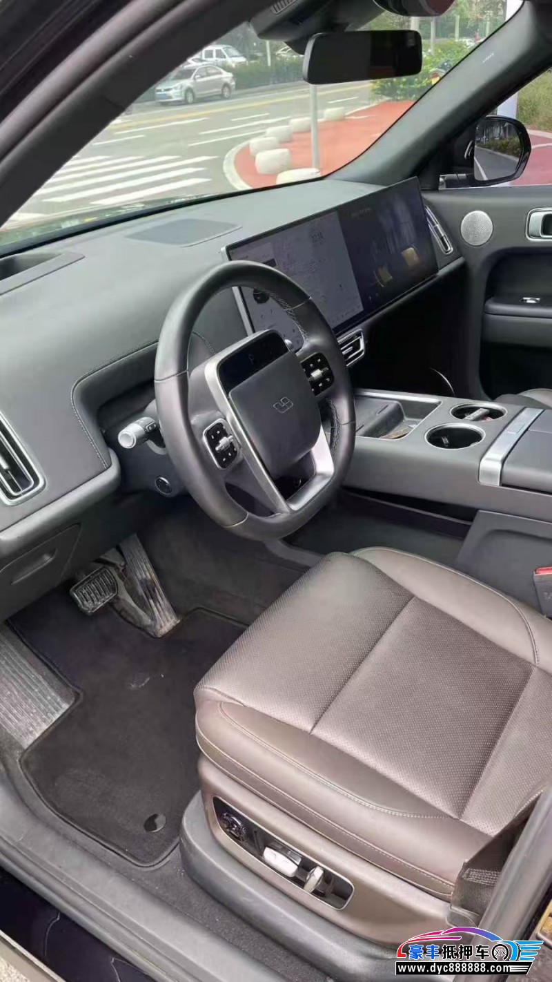 24年理想L8SUV抵押车出售