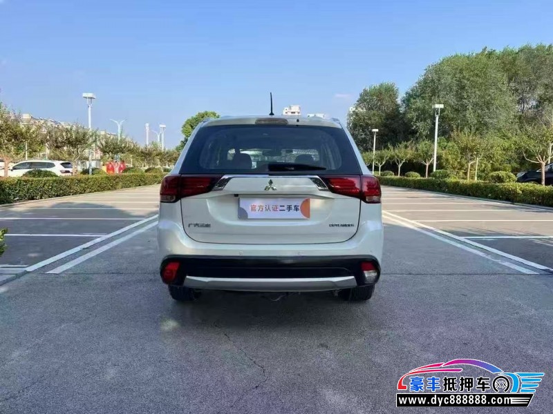 17年三菱欧蓝德轿车抵押车出售