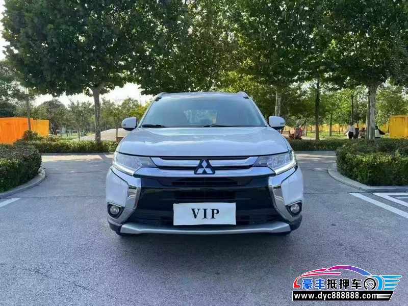 17年三菱欧蓝德轿车抵押车出售