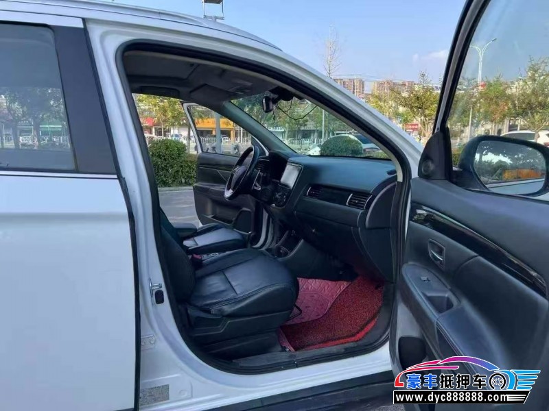 17年三菱欧蓝德轿车抵押车出售