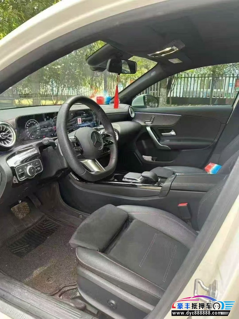 24年奔驰A轿车抵押车出售