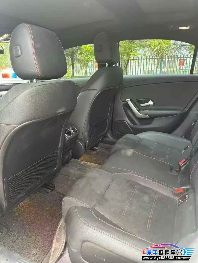 24年奔驰A轿车抵押车出售