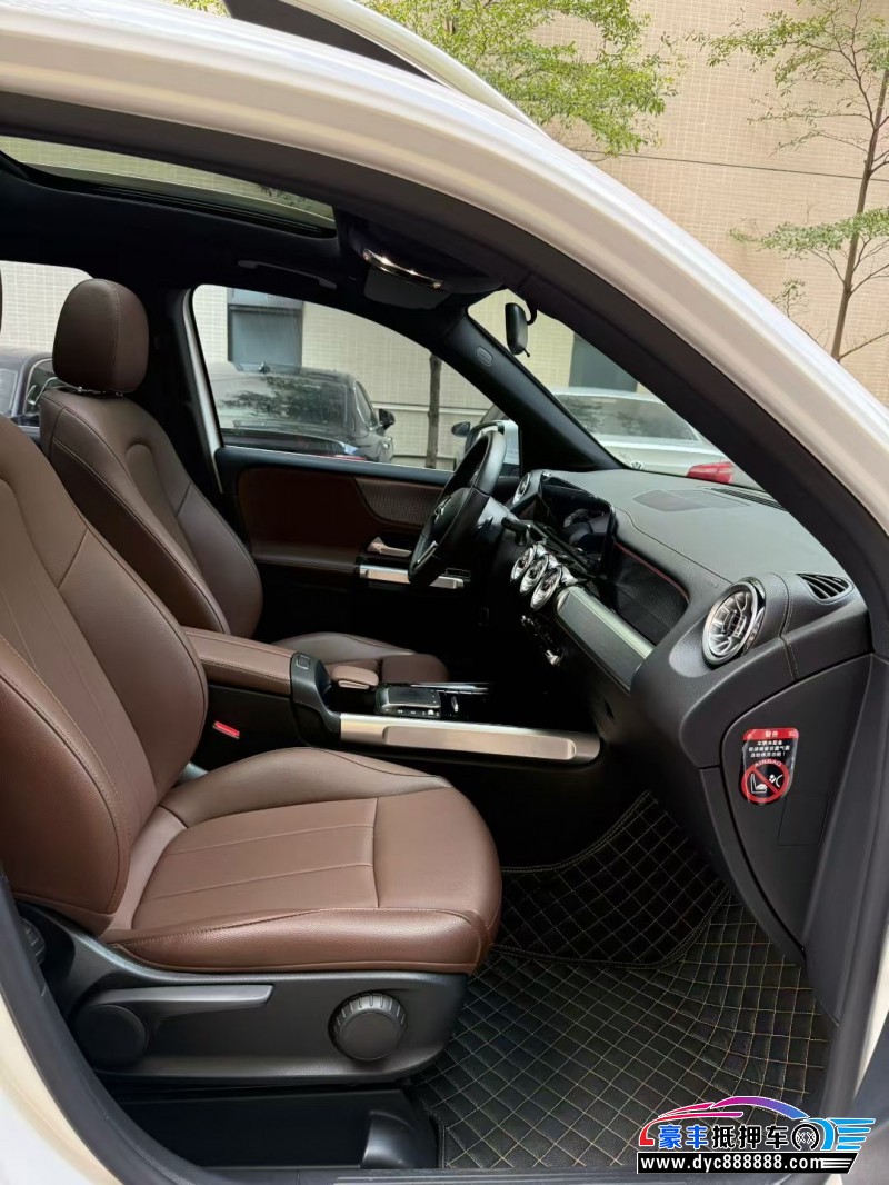 22年奔驰GLB轿车抵押车出售