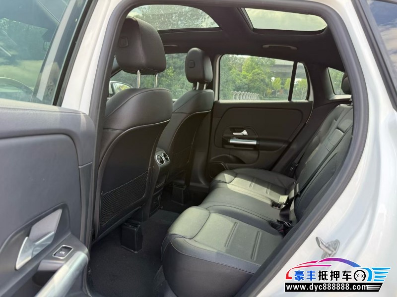 21年奔驰GLA轿车抵押车出售