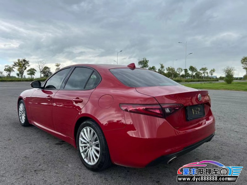 18年阿尔法·罗密欧Giulia轿车抵押车出售