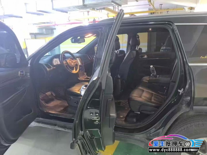 16年Jeep大切诺基轿车抵押车出售