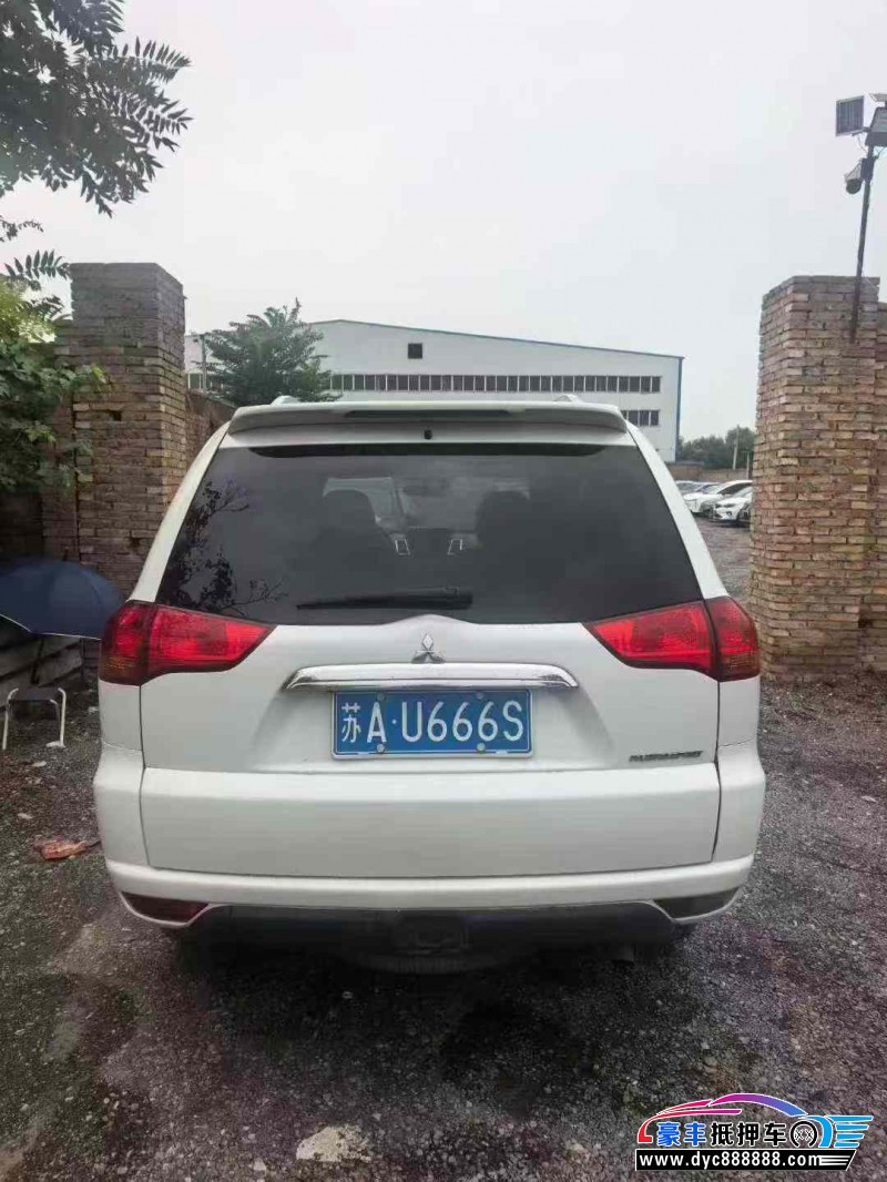 16年三菱帕杰罗轿车抵押车出售