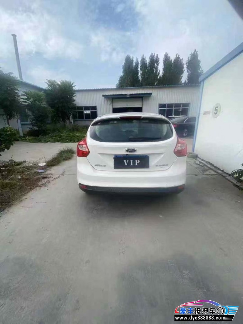 15年福特福克斯轿车抵押车出售