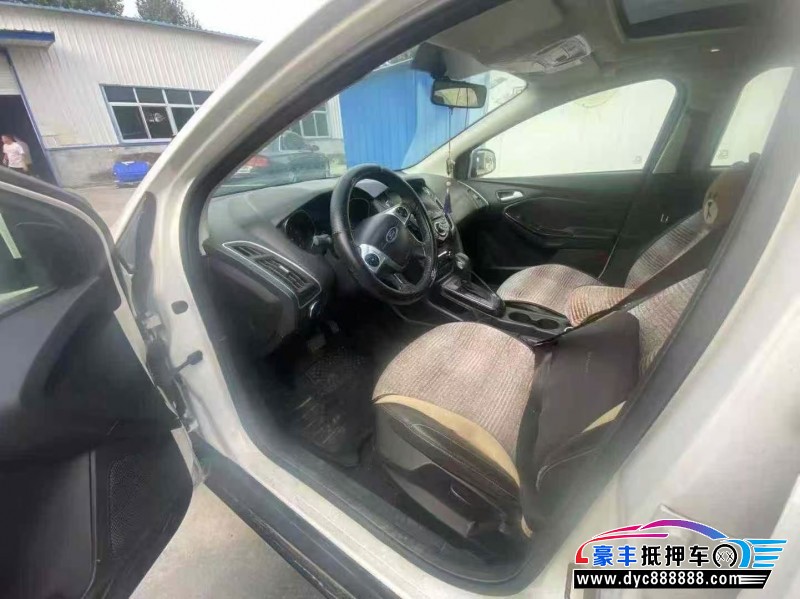 15年福特福克斯轿车抵押车出售