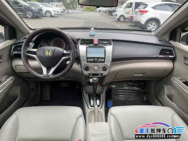 10年本田锋范轿车抵押车出售